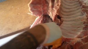 Обвалка свинины