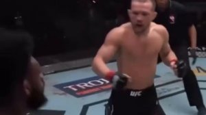 Петр Ян – Алджамэйн Стерлинг бой которого засудили иза запрещенного удара от Петра Яна.