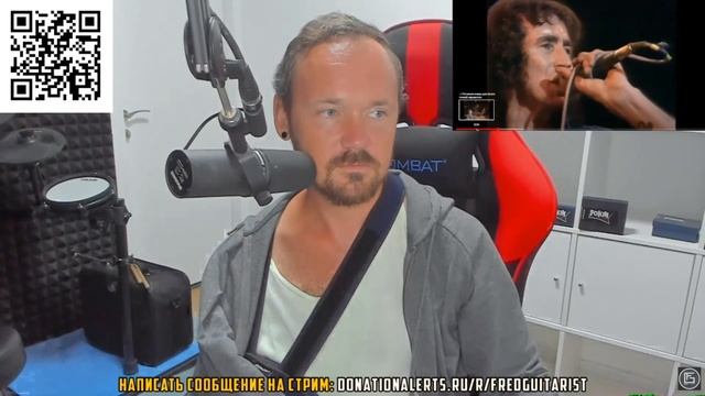Fredguitarist слушает ОТЦОВ РОК Н РОЛЛА AC/DC С БОНОМ СКОТТОМ смотреть онлайн
