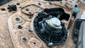 А вы знали? Музыка в BMW F10 полная х**ня. Установили 8 динамиков "ЗОЛОТОЙ" комплект