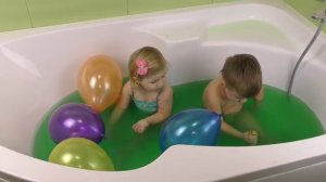 ★ Развлечения для Детей Ванная с Желе Ищем СЮРПРИЗЫ в ШАРИКАХ Squishy Gelli Baff with toys Roma Show