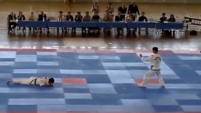 Тхэквон-до ITF - демонстрация спарринга на один шаг и самообороны. смотреть онлайн