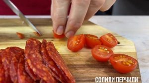 Вкусная и быстрая закуска на праздничный стол. Тарталетки с начинкой из колбасы, сыра и помидоров.