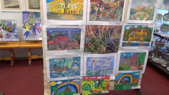 Выставка детского рисунка "Я люблю свой город, я люблю свою страну." смотреть онлайн