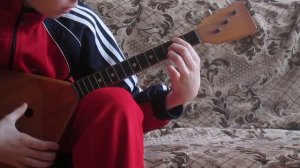 в лесу родилась ёлочка на балалайке.