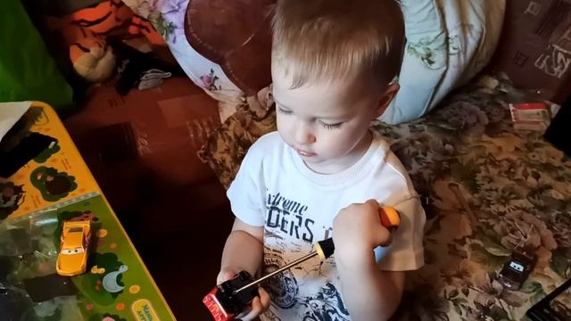 Вешаем телевизор samsung т5300 class 43 на стену с помощью кронштейна Rexant 26-55 смотреть онлайн