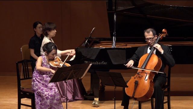 Sviridov Свиридов スヴィリドフ/ Piano Trio in A minor,Op.6 No,3 Funeral march смотреть онлайн