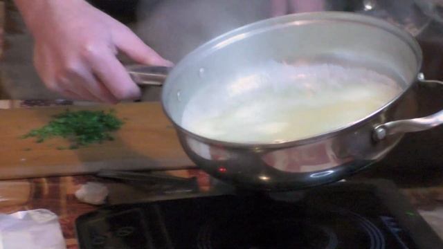 Ароматный, хрустящий хлебушек с сыром и зеленью. Простой и быстрый рецепт.