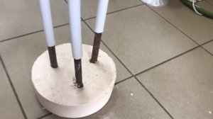 Стойка из гипса для ростовых больших цветов.