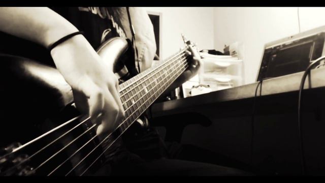 ARCH ENEMY - The World Is Yours - Bass Cover смотреть онлайн