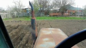 Самодельная картофелесажалка которая вносит удобрения сажает по сырой земле.