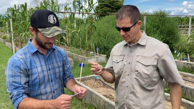 1 Teaspoon of Soil: What's in there?! смотреть онлайн
