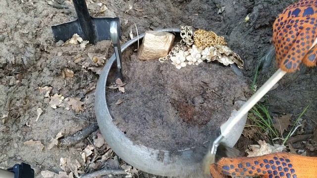 КЛАД! ЧУГУНОК С ЗОЛОТОМ И БРИЛЛИАНТАМИ! смотреть онлайн