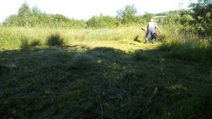 Косим дикорастущую траву у дома своего 13 07 20г