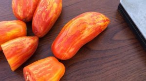 Томат ПЕРЦЕВИДНЫЙ ПОЛОСАТЫЙ