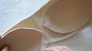 Как вшить поролоновые чашки в купальник - лиф бандо