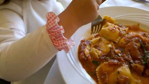 Влог в итальянском ресторане Кушаем мидии и равиоли Супер вкусный десерт