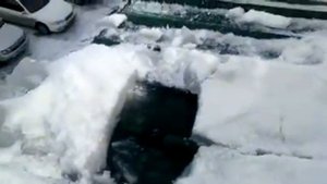 Уборка наледи, Крыша побежала