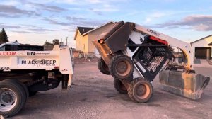 Супер крутой оператор погрузчика Bobcat