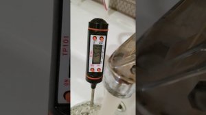 Замер температуры горячей воды из крана в жилом доме. г. Вологда