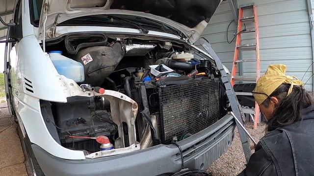 Cleaning AC condenser and Radiator for my T1N Sprinter смотреть онлайн