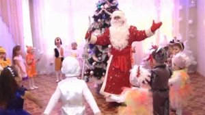 Хоровод с Дед Морозом вокруг ёлки (ср.гр.)