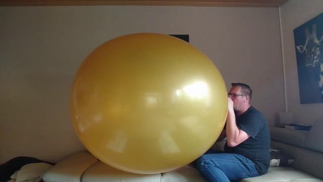Blowing a huge monster balloon by C&F - part 2 смотреть онлайн