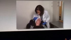 Dr. Sahar Ghannam performing a treatment with INNO EXFO SKIN RECOVERY