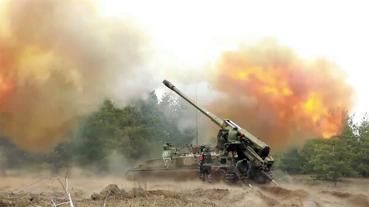 Новые удары по позициям украинских боевиков нанесли артиллеристы с помощью установок "Гиацинт-С"