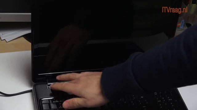 Accessing boot menu on PC смотреть онлайн