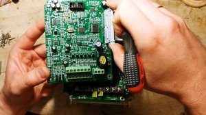 Обзор со вскрытием повышающего частотника на 5.5КВт