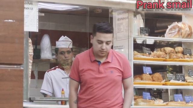 Помогут ли люди.. Помогать нуждающимся людям  социальный ролик .#социальныйэксперемен