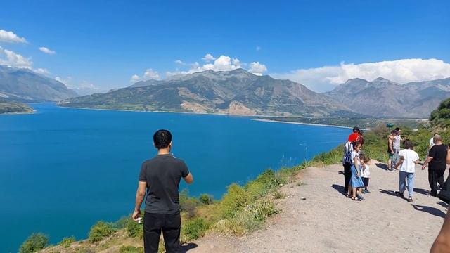 Чарвакское водохранилище в горах Узбекистана смотреть онлайн