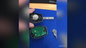 Замена батарейки в ключе автомобиля Рено / Renault Auto key battery replacement