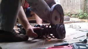 Люберецкая резня болгаркой амортизатора KYB