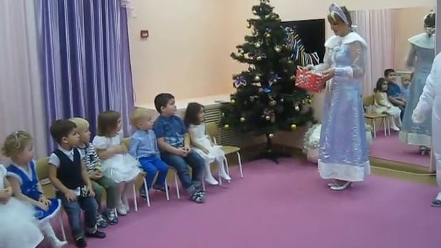 Новогодний утренник группа "Солнечные зайчики" (гр№7 Глушко 4) 23.12.2015 год смотреть онлайн