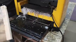 Разделочная доска из спилов и эпоксидки.