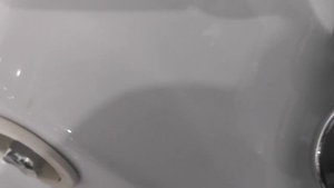 Потекла ванна с гидромассажем, это очень опасно.