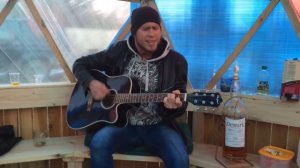 Ухта. Парень класно поёт и играет на гитаре. Ария - Беспечный ангел на гитаре - кавер