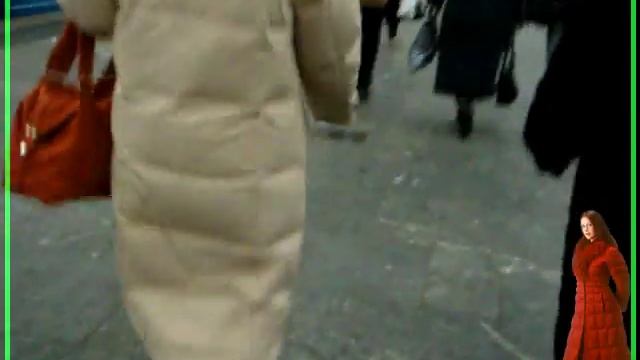 Бежевое пальто в метро смотреть онлайн