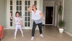 Танцевальная разминка «Двигайся! Замри!»