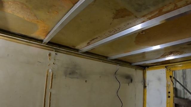 Автодом из почтовика, разобрал потолок (часть2)