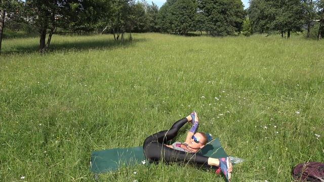 Растяжка для продвинутых: ставим на место позвонки ягодицами и прессом смотреть онлайн