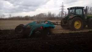 Джон дир 8 и дискатор Доминант.