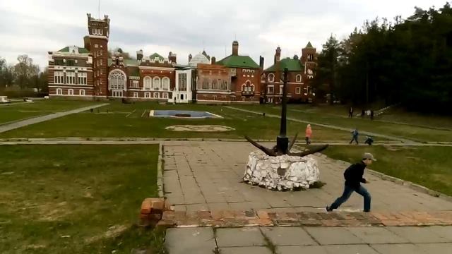 В Юрино   туристы приехали в Замок Графа Шереметева...