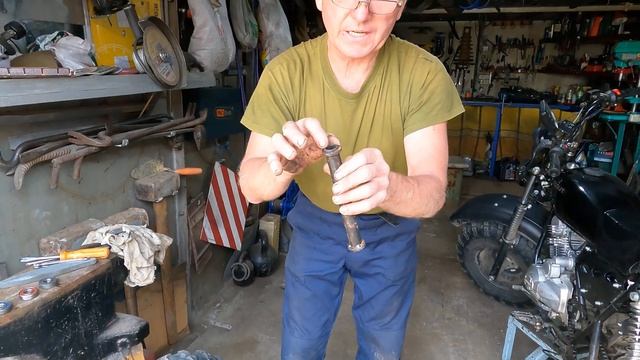 Мотцикл Скаут-3 см3 200. Замена подшипников в заднем колесе. смотреть онлайн