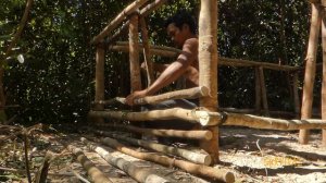 Невероятный! Строительство самого секретного подземного бамбукового дома под бассейном с помощью дре