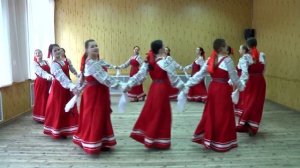 1.РНП «По двору двору» 2.РНП «Пойду Млада по воду» 3.РНП «У ворот сосна зеленая»