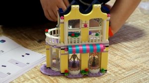 Модный бутик Эммы Тимур и Милана собирают Конструктор LEGO Friends 41427 (Лего Френдз)