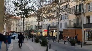 Француз пробует красную ИКРУ по-русски. Как одеваются ФРАНЦУЖЕНКИ зимой. Модный Прованс.